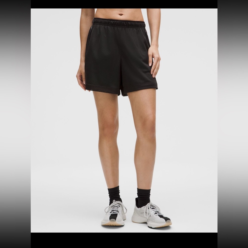 Lululemon NWT Double-Layered Mesh Mid-Rise Short 5"‎